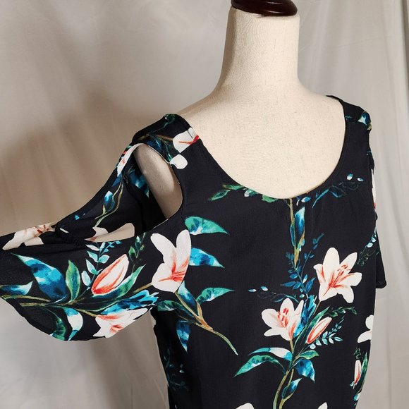 Cold Shoulder Navy Floral Top Size L - Picture 8 of 10
